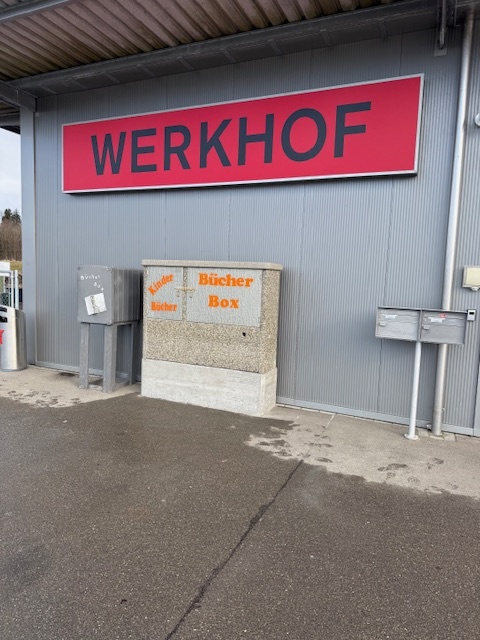 Ein Bild, das Text, draußen, Schild, Beschilderung enthält.
KI-generierte Inhalte können fehlerhaft sein.