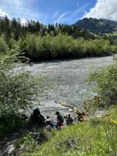 Mittagsrast am Fluss Engstlige